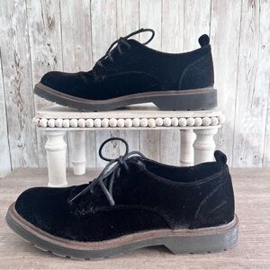 Women’s Coolway Velvet Oxfords Size 8.5